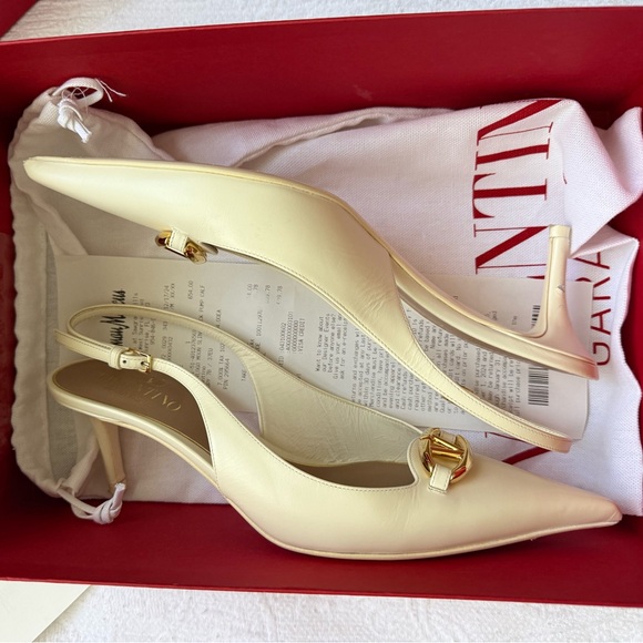 Valentino Women's Cream and Gold Pointed Heels - Picture 16 of 17